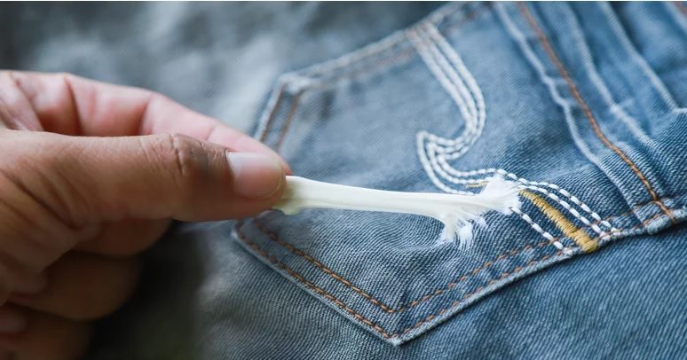 Cách gỡ bã kẹo cao su ra khỏi quần áo nhanh chóng, hiệu quả Cách gỡ bã kẹo cao su ra khỏi quần áo