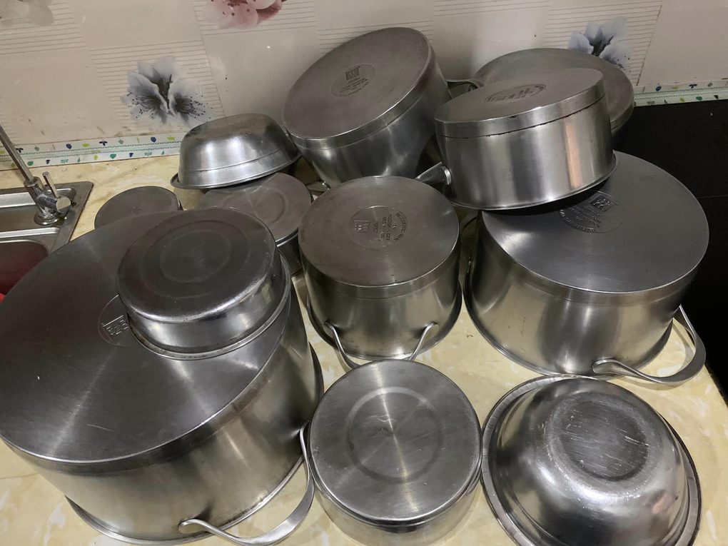 Cách rửa đáy nồi chảo inox sạch bong không tốn sức Mẹo làm sạch xoong nồi hiệu quả