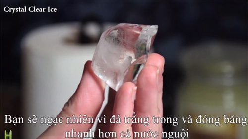 Cách làm đá trong suốt, tinh khiết đơn giản tại nhà